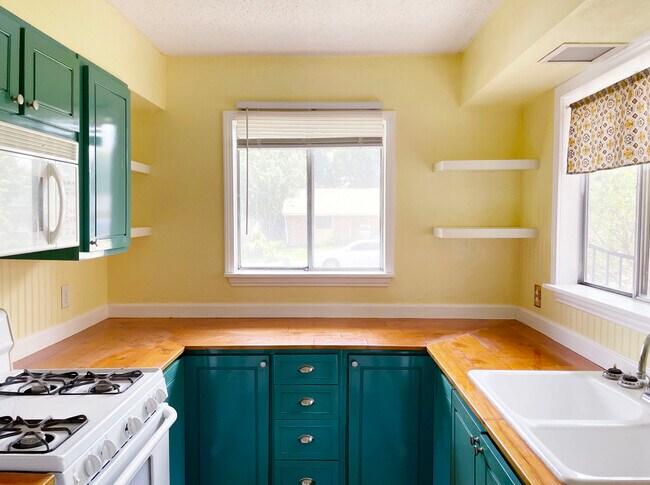 Building Photo - 5800 Cherry Park