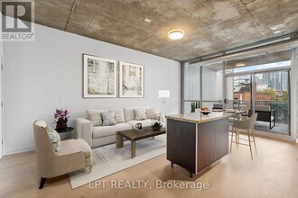 Building Photo - 60 Bathurst St