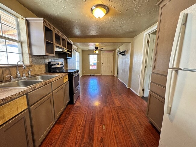 Building Photo - 422 S Lincoln Ave