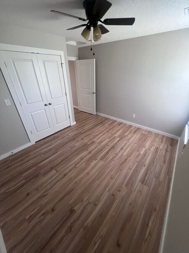 Foto del edificio - One Bedroom at Limestone Estates