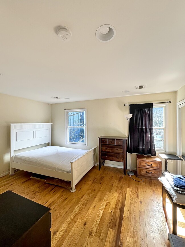 Building Photo - 117 Carteret Ave