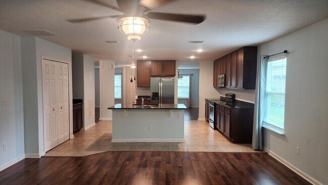 Building Photo - Located in the very popular community of K...