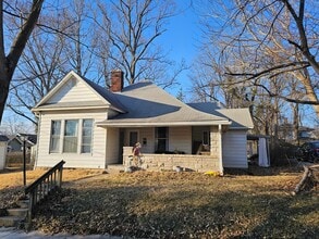 Building Photo - 813 E University St