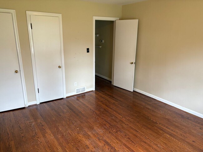 Building Photo - Charming Cape Cod Home in Beechwood Village