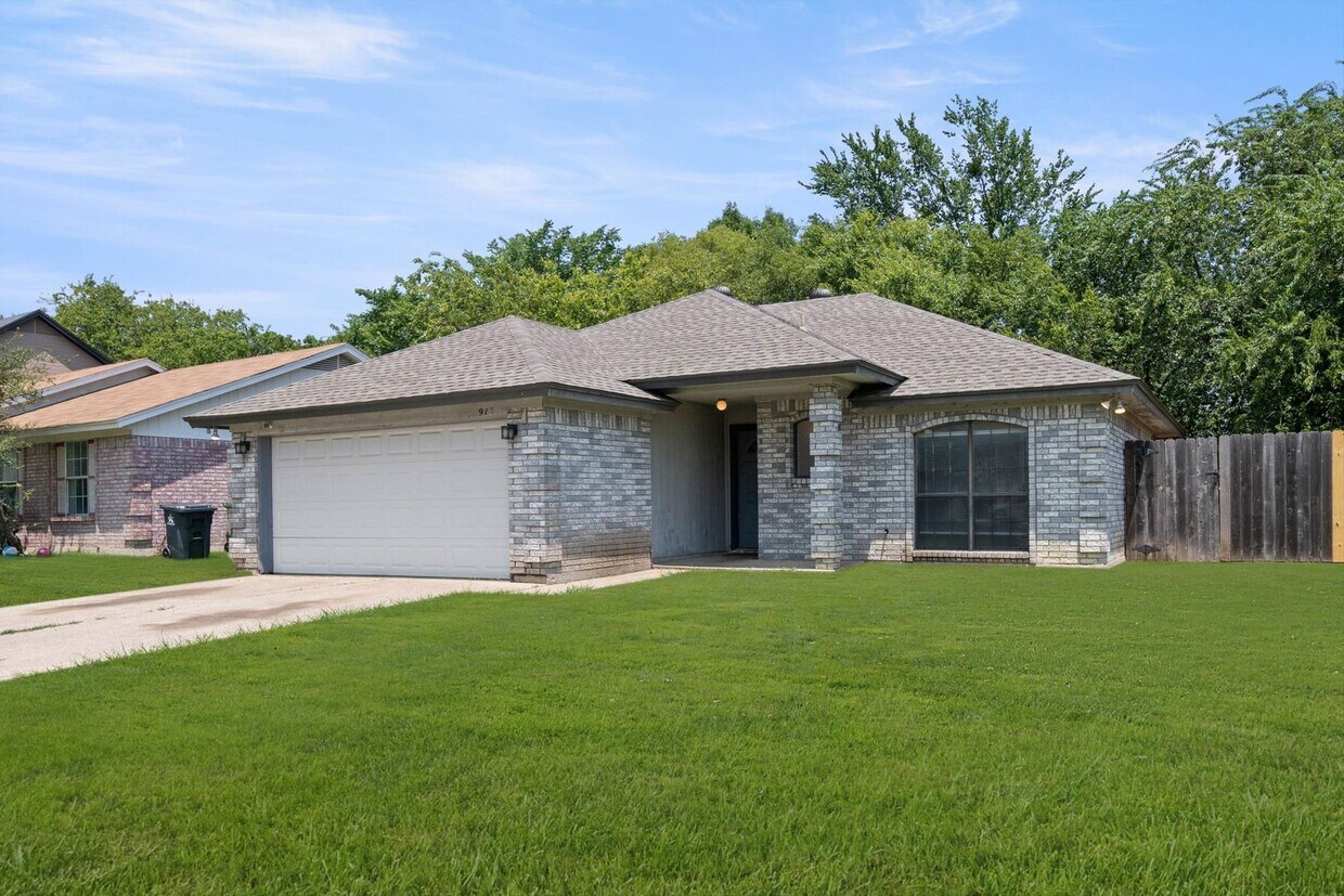 Photo - 917 Fiero Drive Arlington, TX 76001
