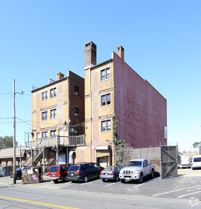 Building Photo - 677 Fairfield Ave
