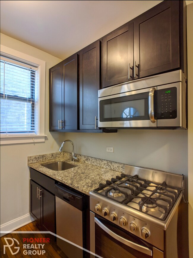 Building Photo - 4106 N Ashland Ave