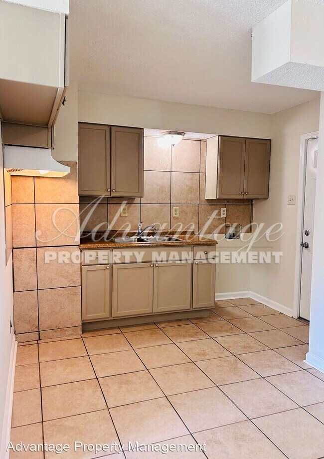 Building Photo - 3 br, 1 bath House - 580 Blackhawk Rd.