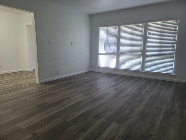 Building Photo - 4031 Inglewood Blvd