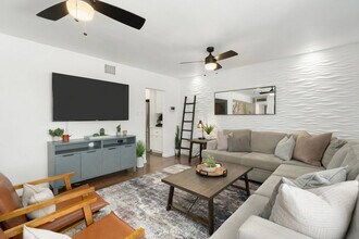Building Photo - 2624 N 80th Pl