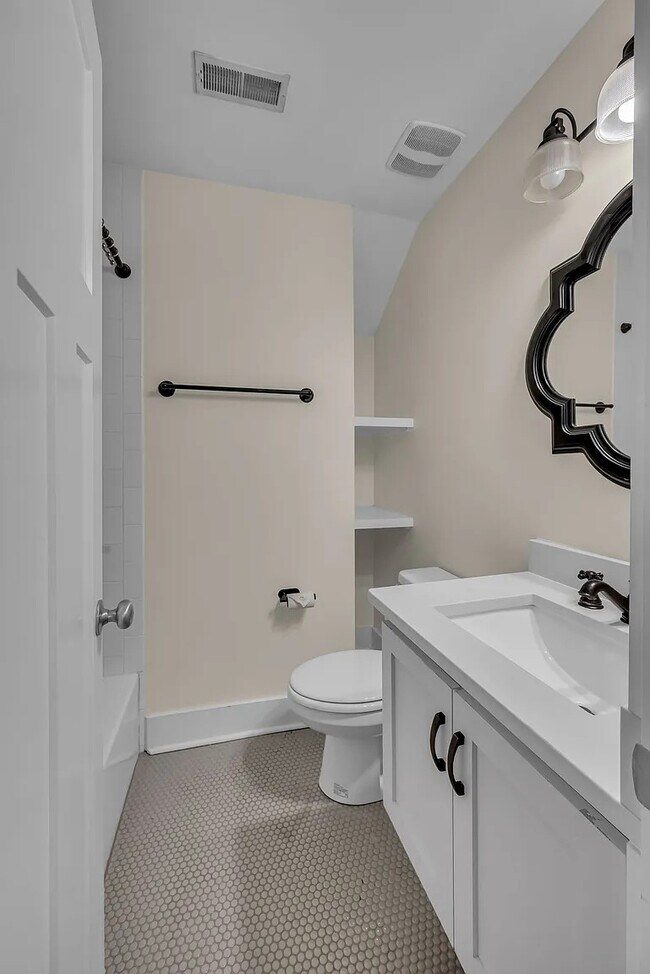 Foto del edificio - 921 Hillview Heights