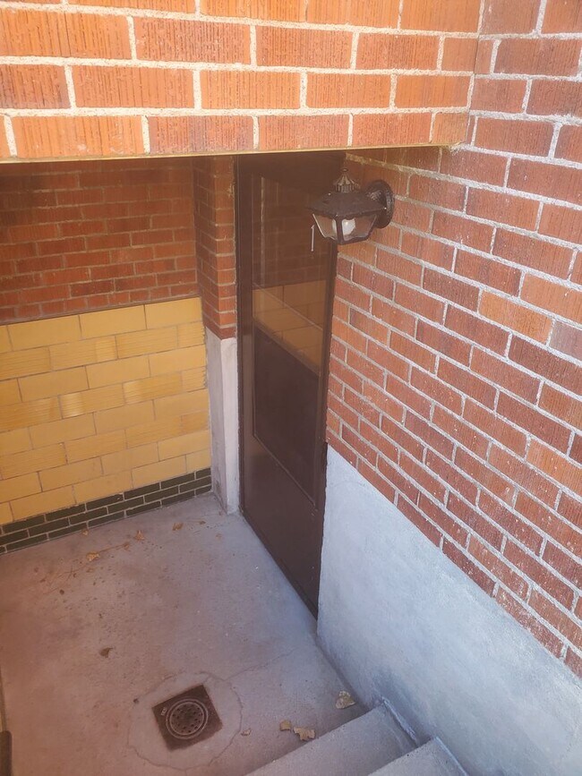 Foto del edificio - 708 W 1st Ave