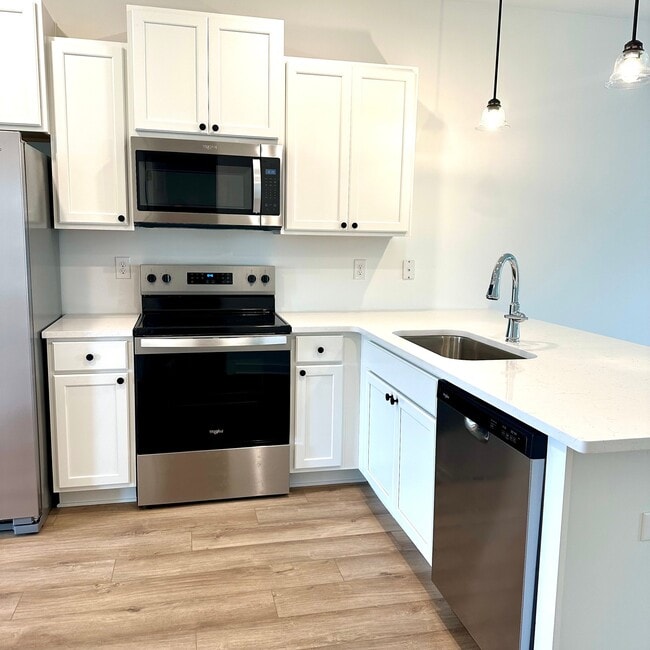 Building Photo - 5870 Tyndall Pl