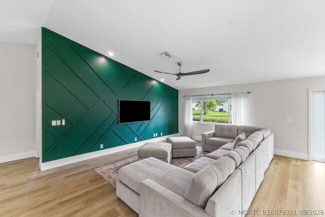 Foto del edificio - 4593 Ellwood Dr