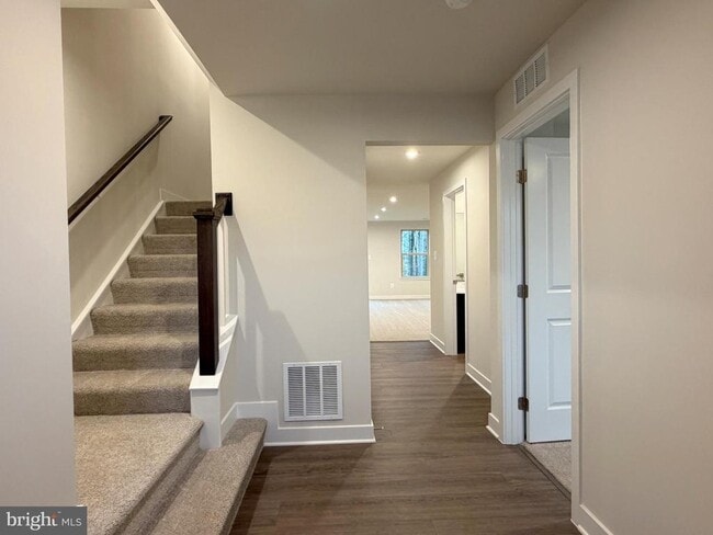 Building Photo - 9331 Klamath Ct