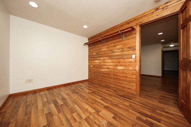 Building Photo - 808 S Grange Ave