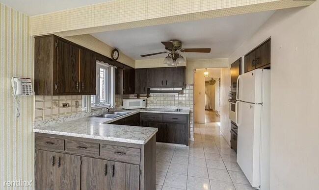 Building Photo - 3 br, 2 bath House - 6152 W 63rd Pl