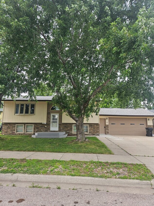 Primary Photo - 4 BED | 2 BATH | DOUBLE GARAGE | PET NEGOT...