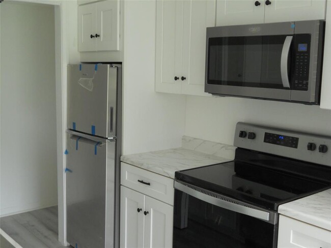 Building Photo - 8543 Sands Point Dr