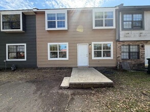 Building Photo - 816 Lesa St