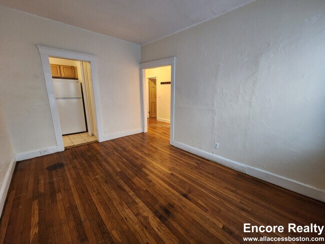 Building Photo - 248 Kelton St