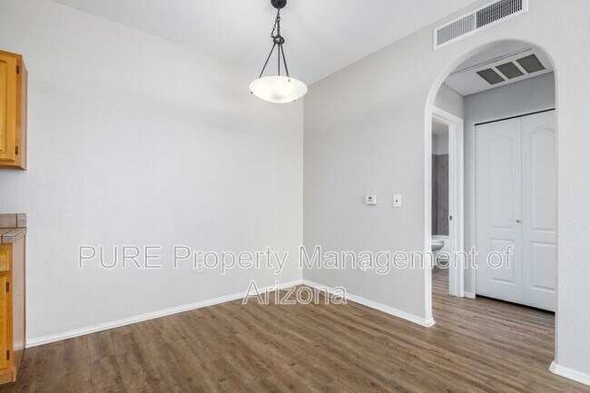 Building Photo - 2929 W Yorkshire Dr