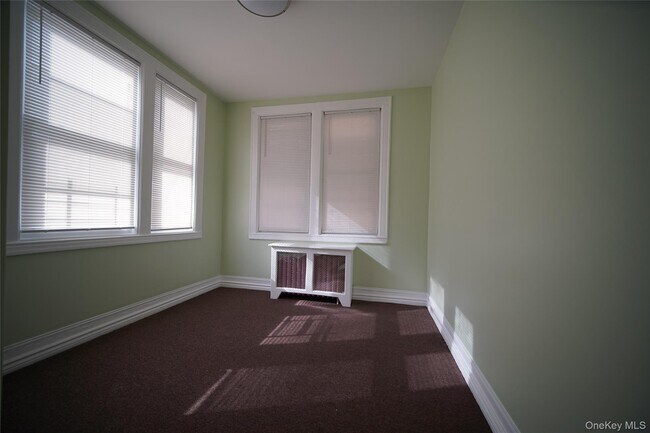 Foto del edificio - 723 E 227th St