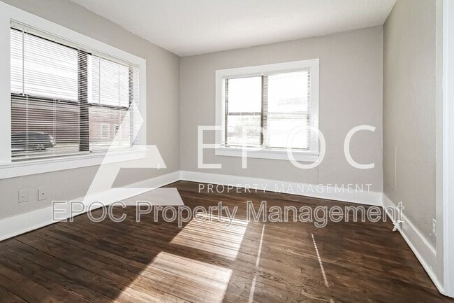Building Photo - 705 E Hughbert St
