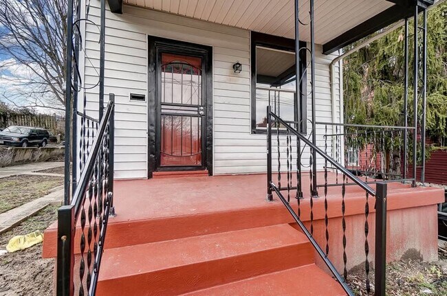 Building Photo - Updated 3 Bed 1 Bath in Price Hill!