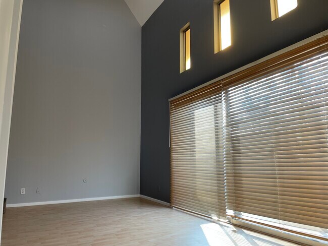 Foto del edificio - 4660 Coldwater Canyon Ave