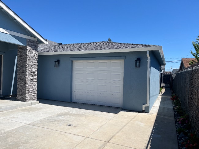 Building Photo - 6318 Ventura St