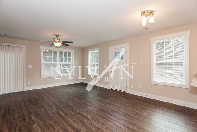 Building Photo - Do not miss out on the incredible opportunity