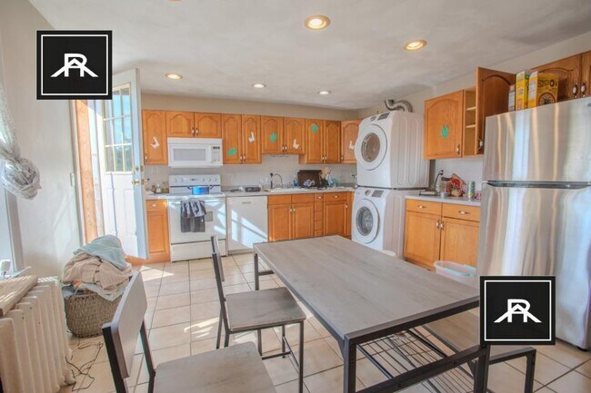 Building Photo - 3 bedroom in Brookline MA 02446