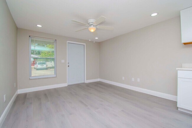 Photo - 1/1 Condo Near Brandon Malll