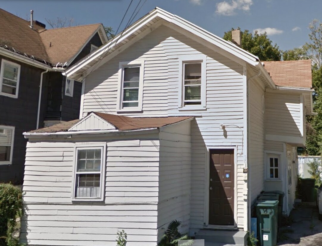 Primary Photo - 582 Brown St
