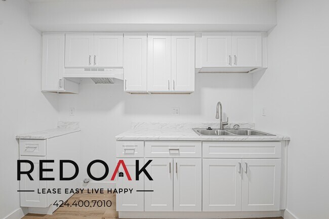 Building Photo - 1136 S Alvarado St