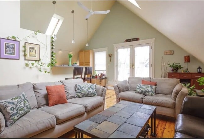 Building Photo - 3 Hagar St