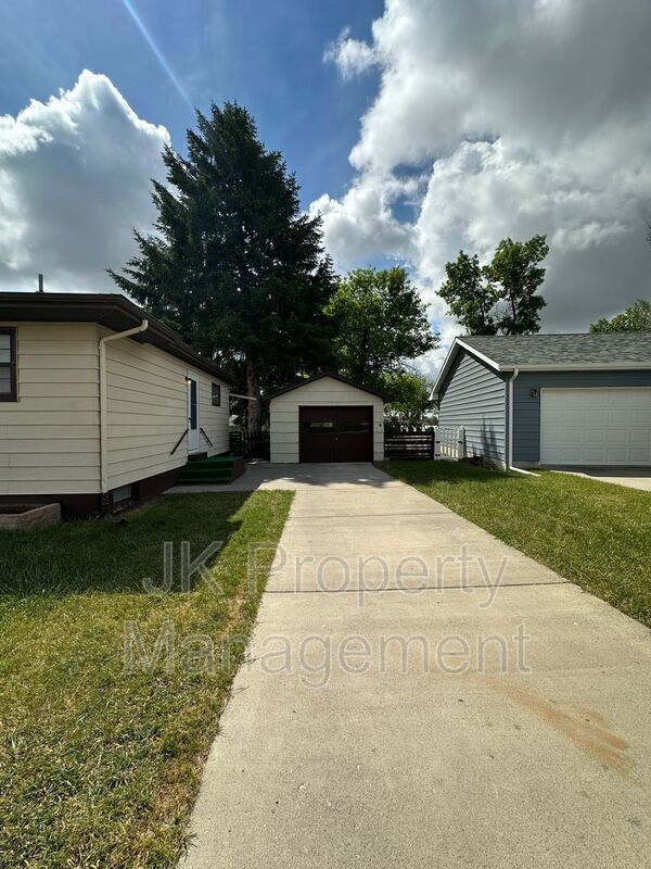 Foto del edificio - 244 18th Ave NW
