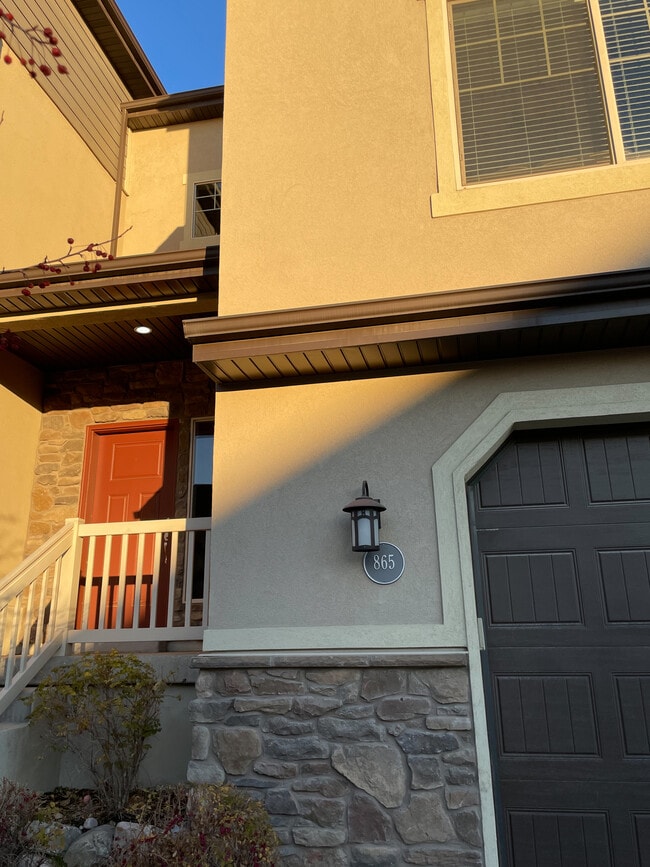 Building Photo - 865 S Aspen Wy