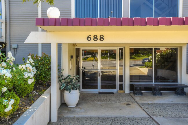 Gated Entry - 688 Mariners Island Blvd