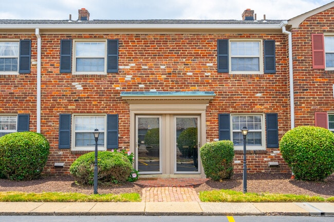 Building Photo - Georgetown Apartments