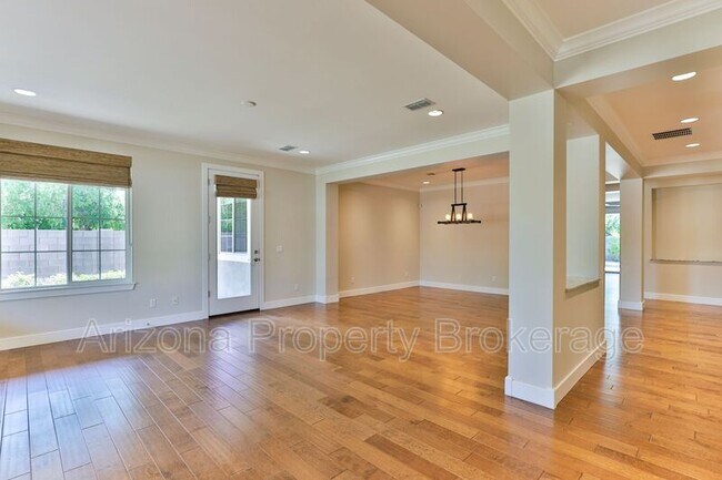 Foto del edificio - 1505 W Orangewood Ave