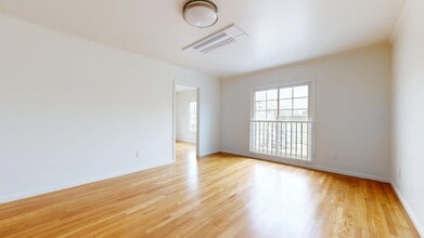 Building Photo - 2337 Judah St