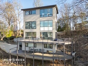 Building Photo - 910 Rockhold Dr