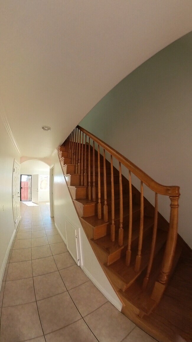 Photo - 1302 S Willowbrook Ave Townhome