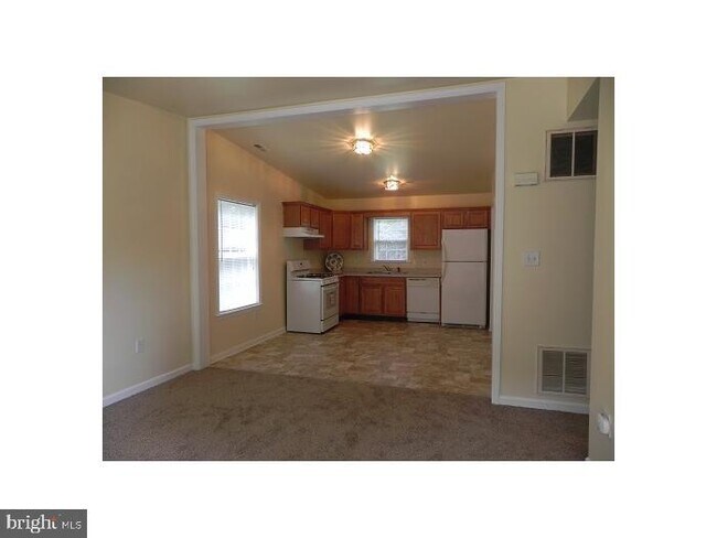 Building Photo - 8-0 Davis Ct