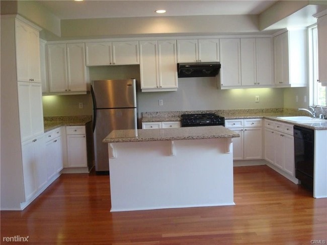 Building Photo - 4 br, 3 bath House - 2548 Plaza del Amo