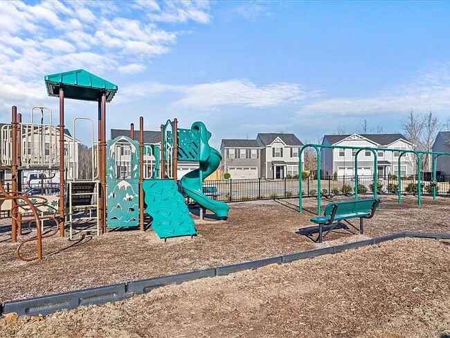 Building Photo - 663 Heavenly Days St