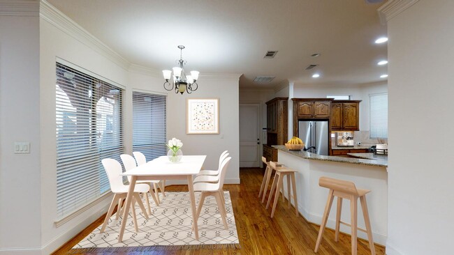 Building Photo - Elegant Central Dallas home 2.5 blocks from Knox-Henderson