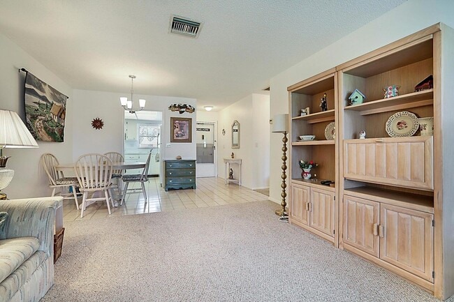 Building Photo - 2703 Dudley Dr W